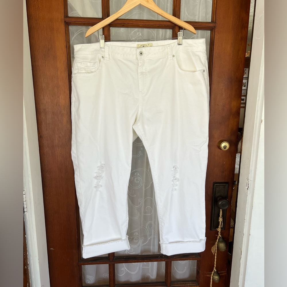 Lucky Brand Reese Boyfriend Cropped Capri White Denim Jeans Distressed & Stretch